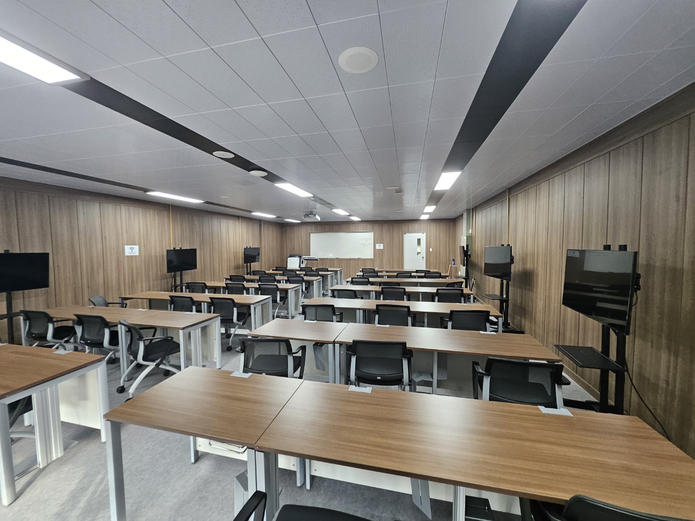 Hardware design room 사진